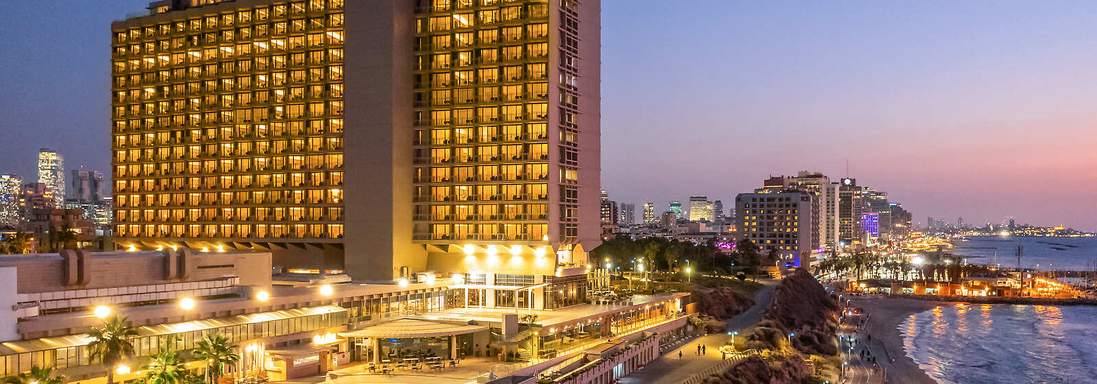 Hilton Tel Aviv at sunset: rooms with sea views, iconic hotel, outdoor pool, and beach minutes away – pure elegance.