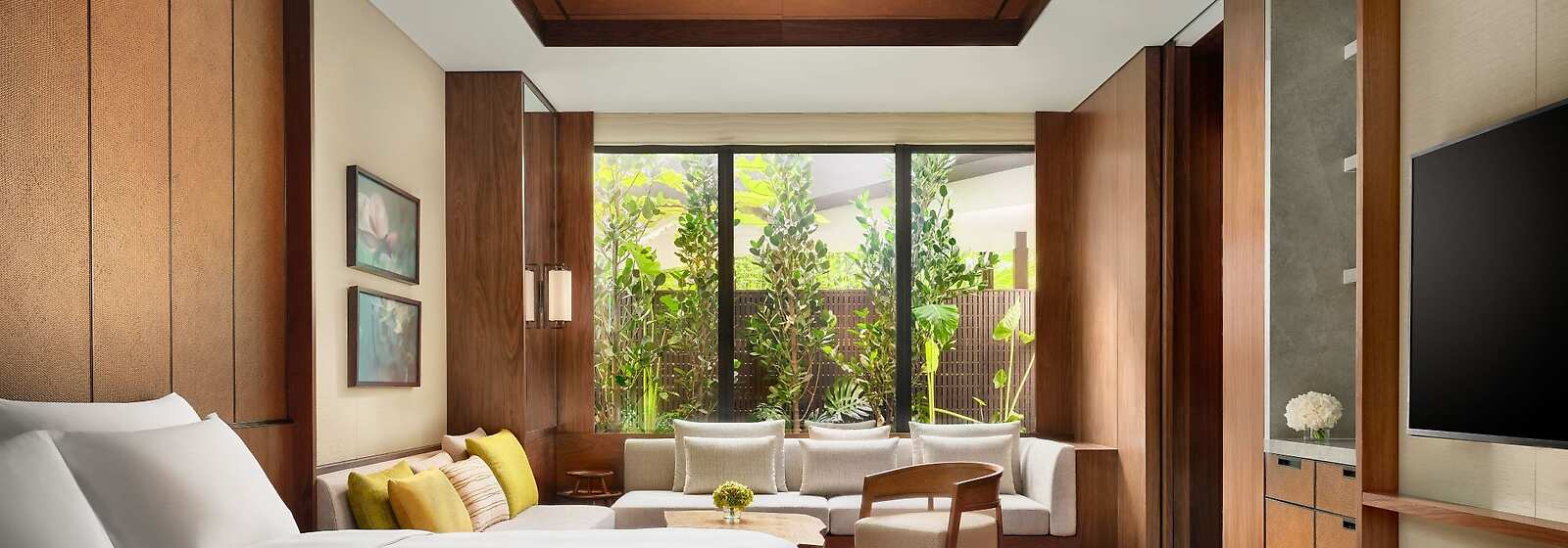 1 King Bed Garden Studio