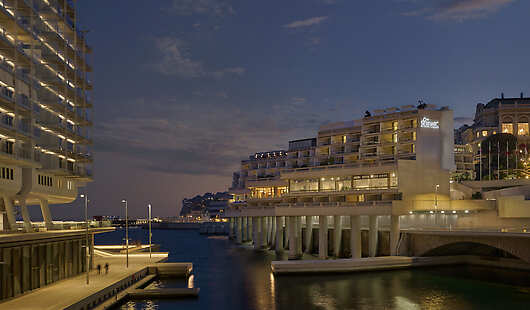 Picture of the Façade by Night of Fairmont Monte Carlo