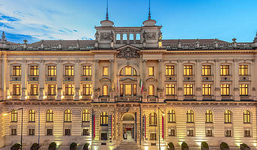 The NH Collection Prague Carlo IV hotel is located in the centre of Prague in the former neo-renaissance banking palace built in 1890s. 