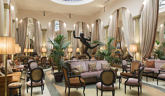 Gerry's Bar a discreet, private and sophisticated lounge in the heart of Milan. Perfect for a cup of tea, an aperitif and light bites.