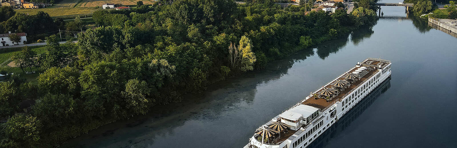 S.S. La Venezia Exterior 