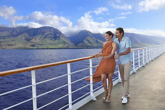 Hawai'i_Maui_Coast_with_Couple