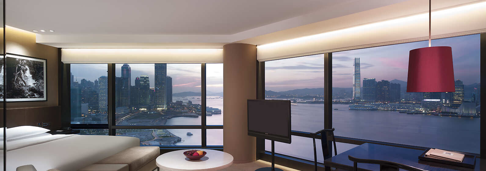 Guest room - 1 King Bed Harbour View with Club Access Deluxe