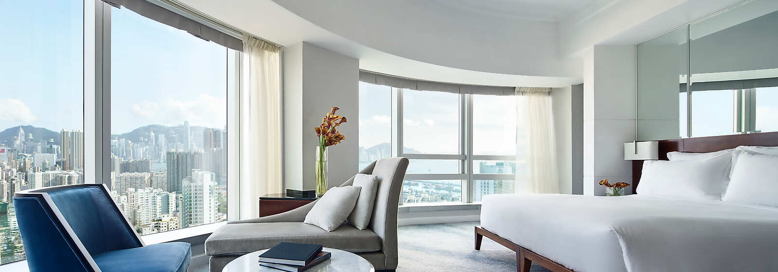 Studio.  430ft, 2 twin or 1 king bed, we have Studio and Club Studio on 23/F up, 180 degree vista views of the city
