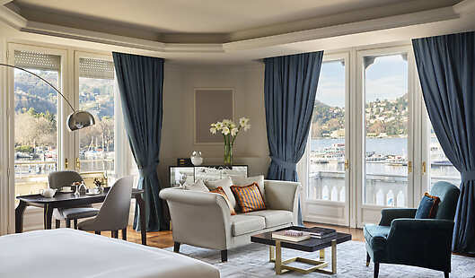 Corner Junior Suite Living Area