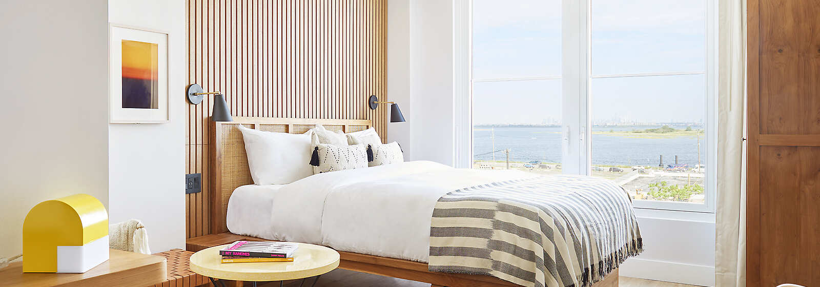 Deluxe King Bay View Guestroom 