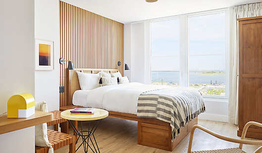 Deluxe King Bay View Guestroom 