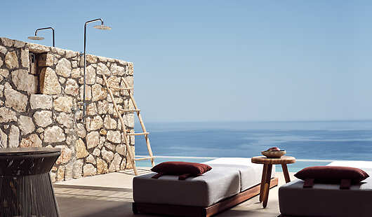 Deluxe Guestroom with Shared Pool