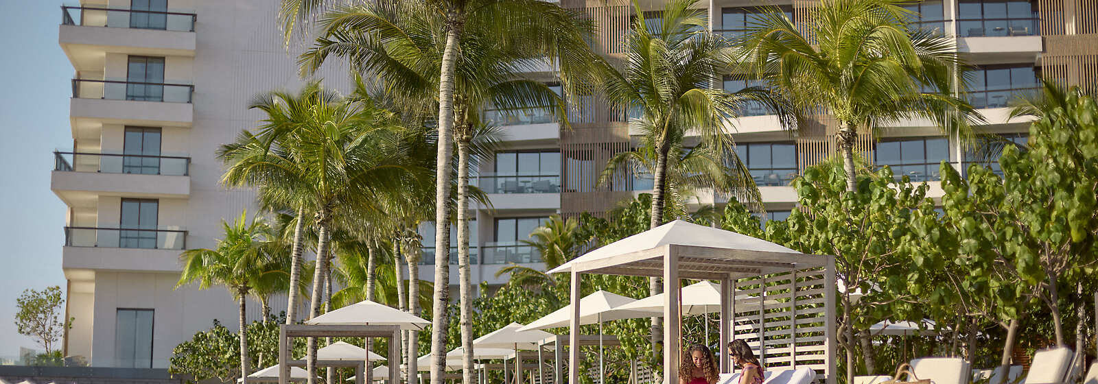Family, Pool & Beach