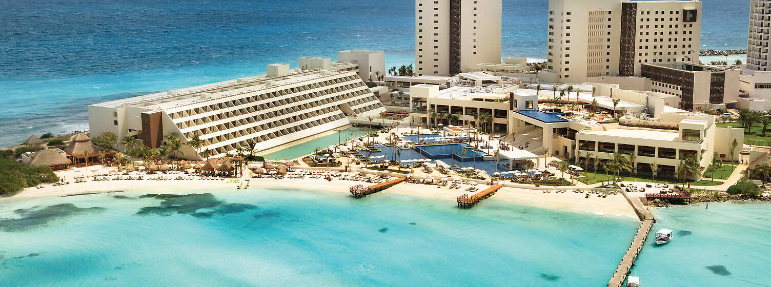 Located at the tip of Punta Cancun, the resort offers pristine beachfront access, spectacular ocean views and private piers for snorkeling. 