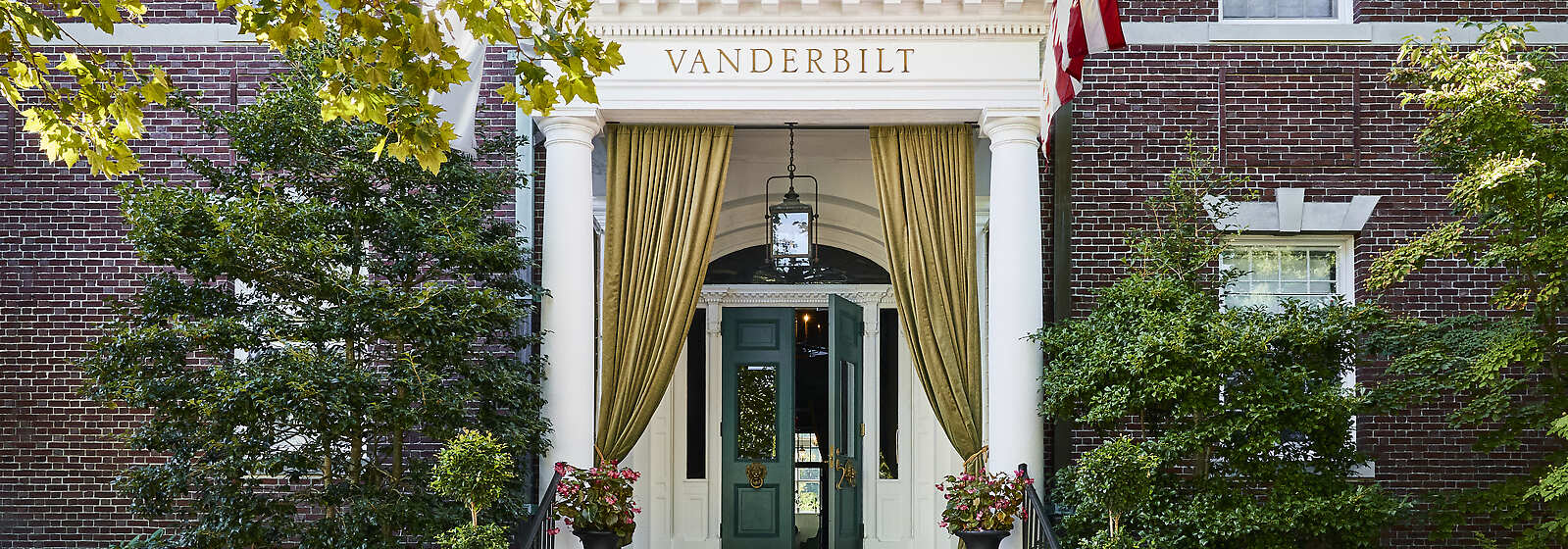 The Vanderbilt, Auberge Collection Exterior