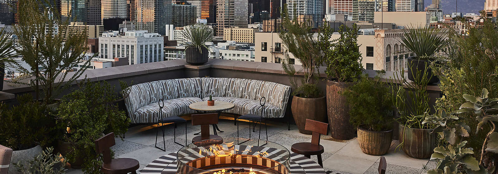 Rooftop restaurant and lounge Cara Cara with Skyline views