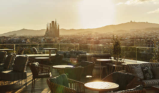 Tope Sunset is our favorite corner in our rooftop. Enjoy the best tacos and margs with amazing views of the Sagrada Familia