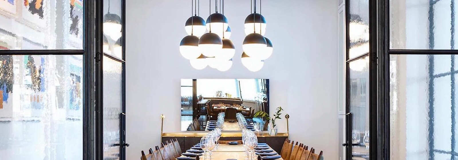 Located in our restaurant Elm & Good, PDR North is one of our well-lit and vibrant meeting spaces.