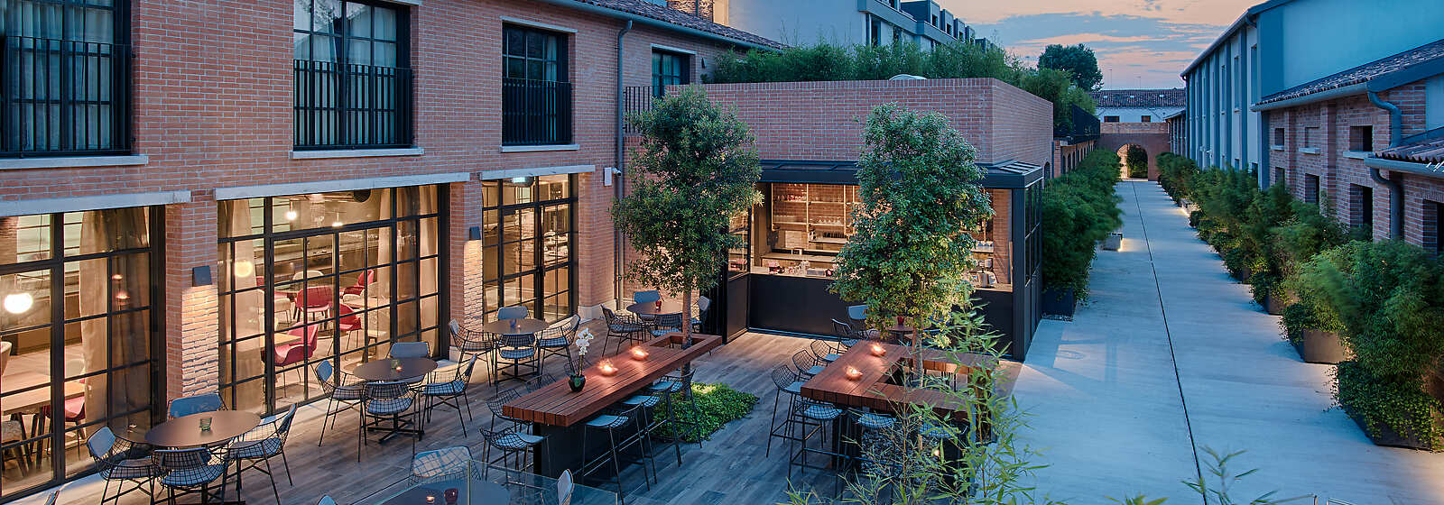 Outdoor Bar & Restaurant