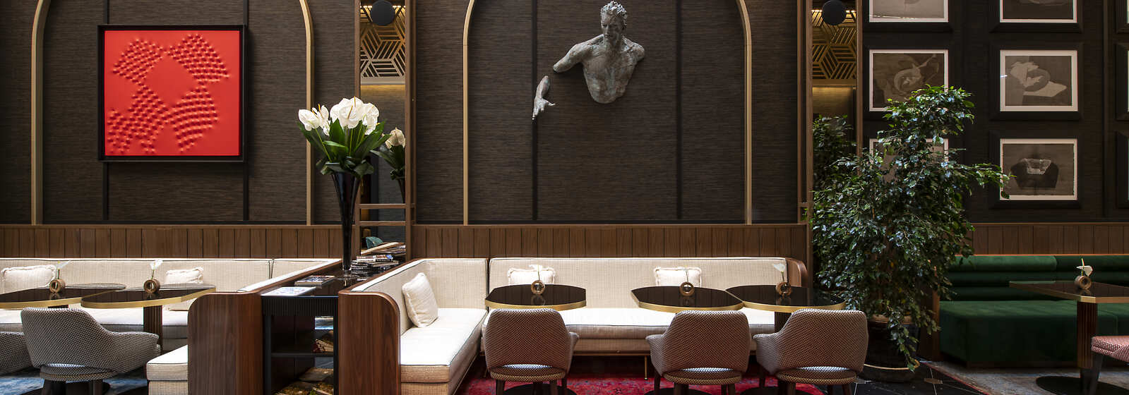 A sophisticated, understated and timeless
atmosphere, which draws inspiration from the
style of the roman living rooms of the 50s: here
ever