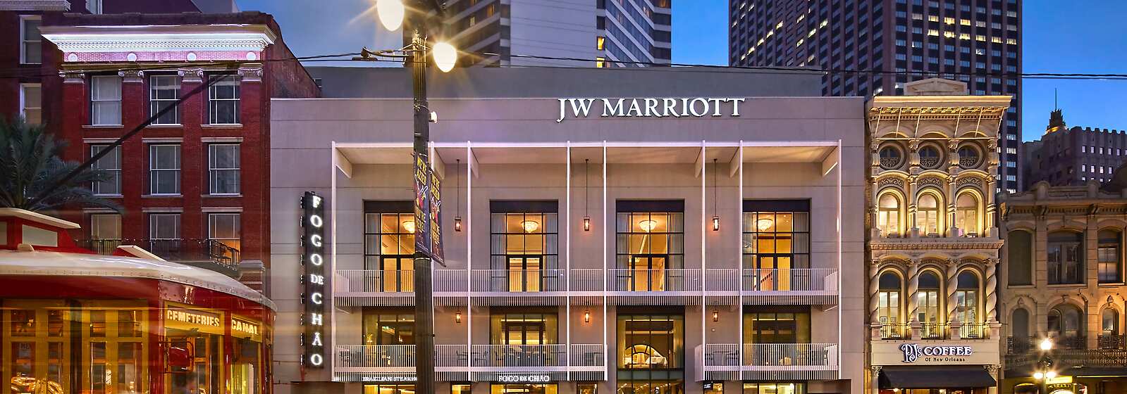 Centrally located on Canal St. alongside the world-famous French Quarter, JW Marriott New Orleans is a haven designed to nourish the soul. 