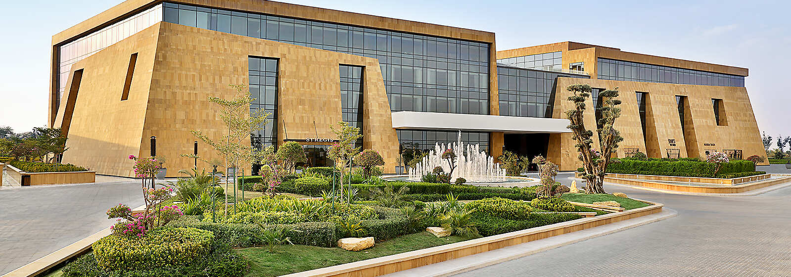 The St. Regis Riyadh masterfully embodies the capital’s unique identity, through an entirely modern aesthetic.