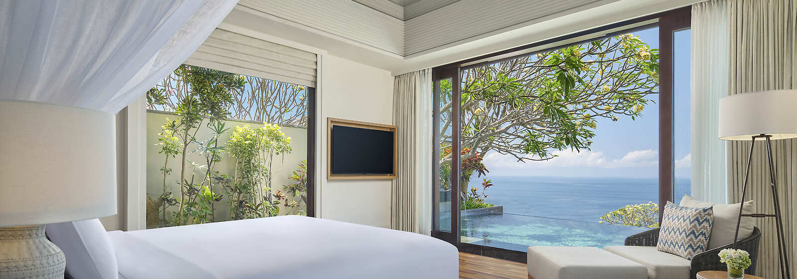 One Bedroom Panoramic Ocean View Suite