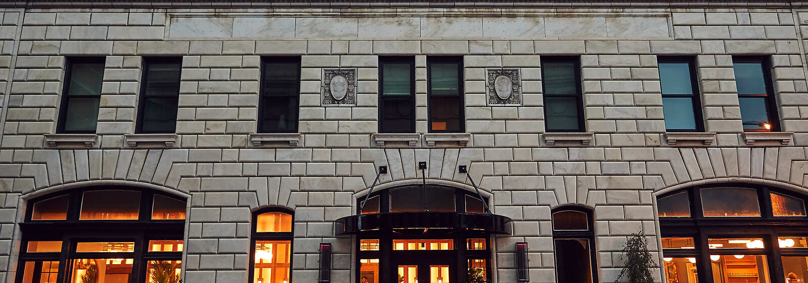 The Drayton Hotel Savannah, Curio Collection by Hilton