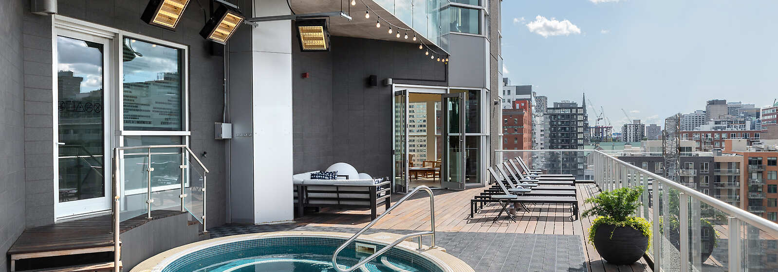Open year-round and located on an inviting wooden terrace with comfortable lounge seating, the hot tub showcases marvelous views of downtown