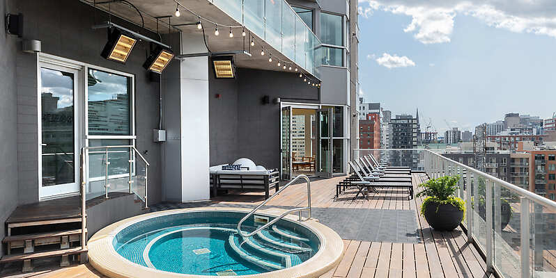Warwick Le Crystal Montreal