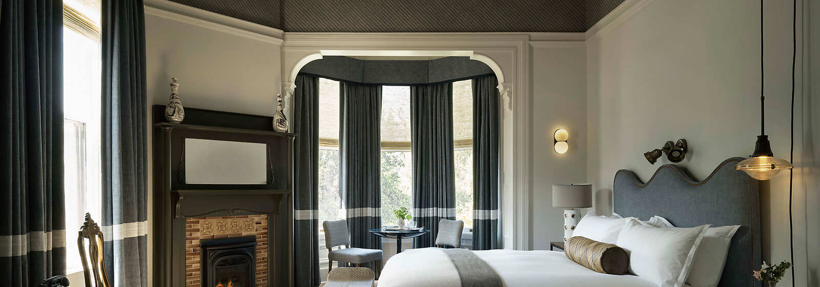 Salon King Guestroom