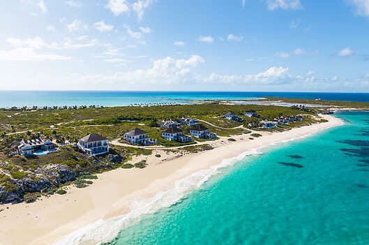 Luxury Hotels in タークス カイコス諸島 | American Express Travel JP