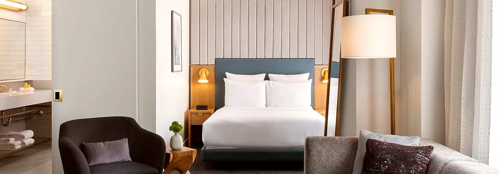 Deluxe Queen Suite Living Area 