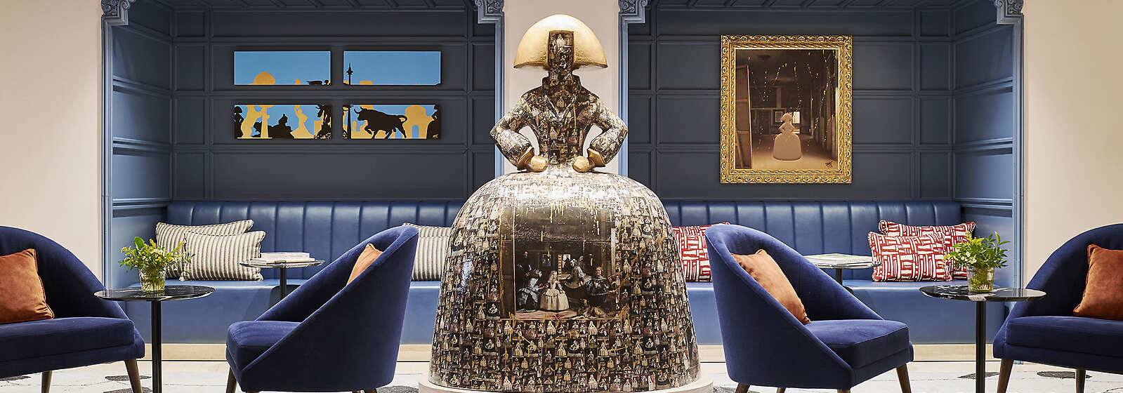 Lobby with La Menina.
Las Meninas is the masterpiece of Diego Velázquez, a Spanish painter of the Golden Age.