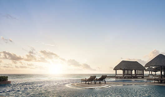 Sunrise at the infinity pool