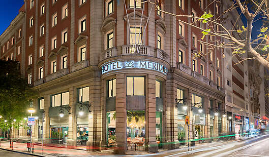 A monument hotel, located right in the city center, close to all the main attractions.