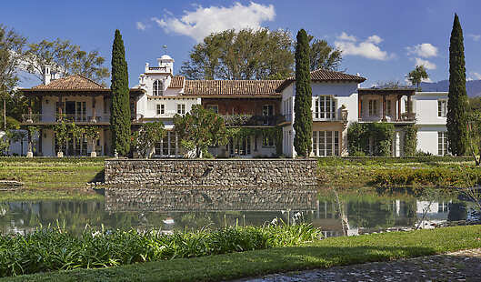 Villa Bokeh Exterior 