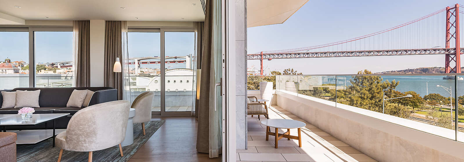 Corner Premium Suite Living Area