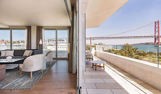 Corner Premium Suite Living Area