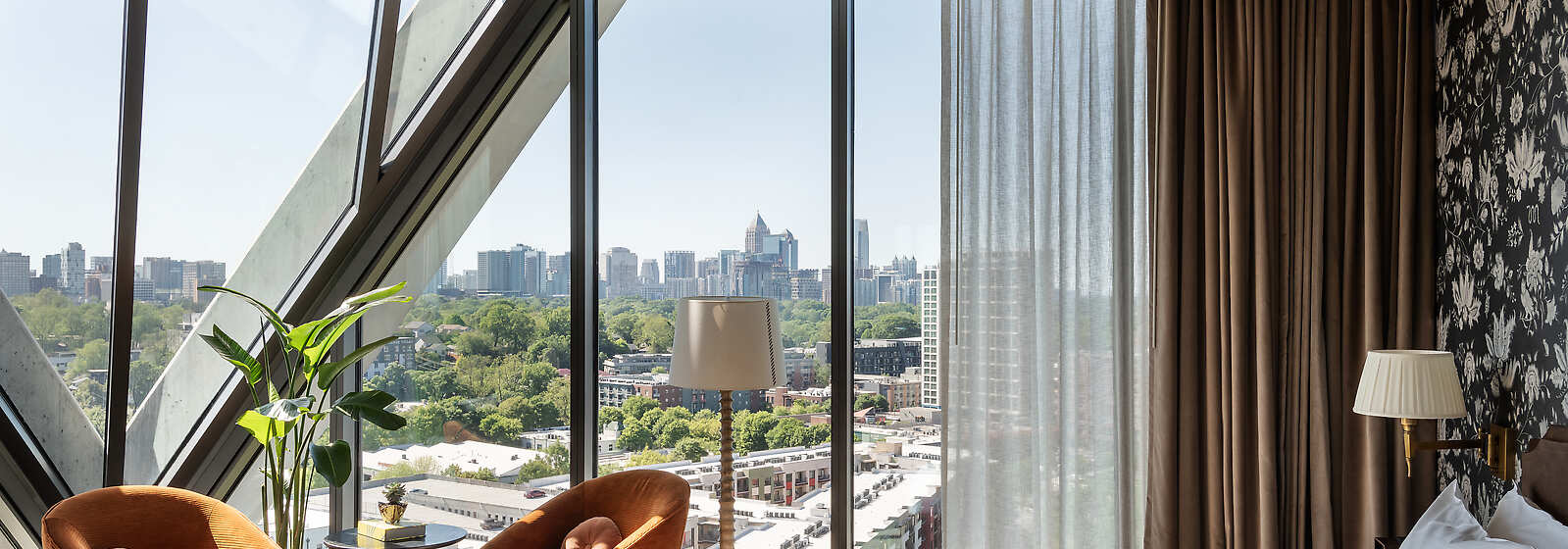 Chamferred Corner King Guestroom