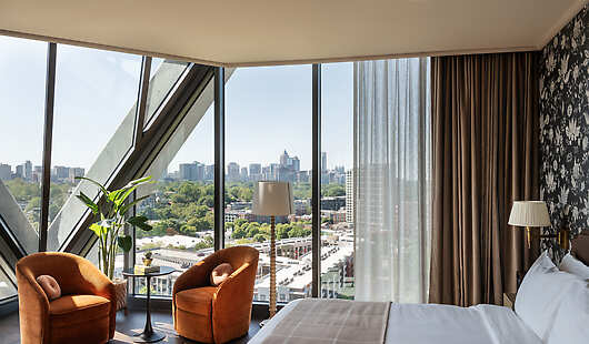 Chamferred Corner King Guestroom