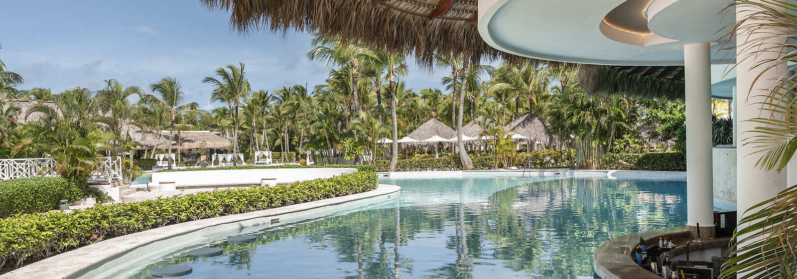 Swimming Pool Swim Up Bar