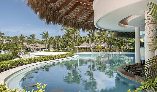 Swimming Pool Swim Up Bar