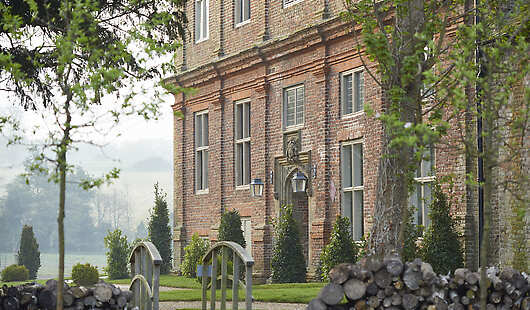 THE PIG at Bridge Place Exterior