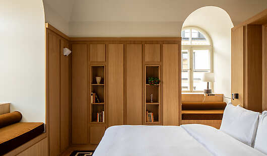 Top-Floor Penthouse Suite Guestroom 