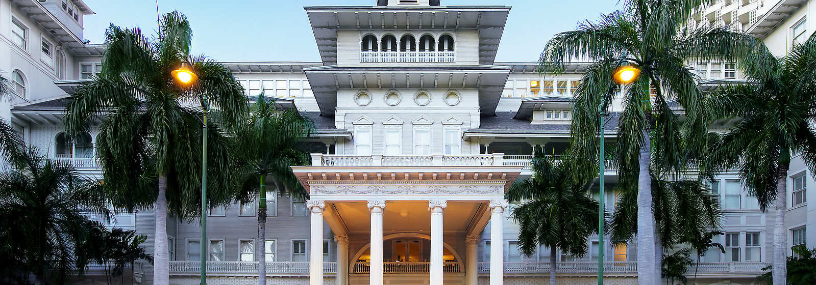 Moana Surfrider, a Westin Resort and Spa Exterior