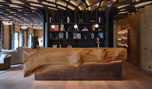 HUUS QUELL Front Desk 