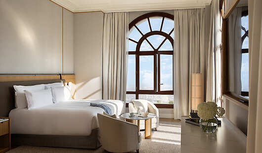 METT Suite Guestroom 
