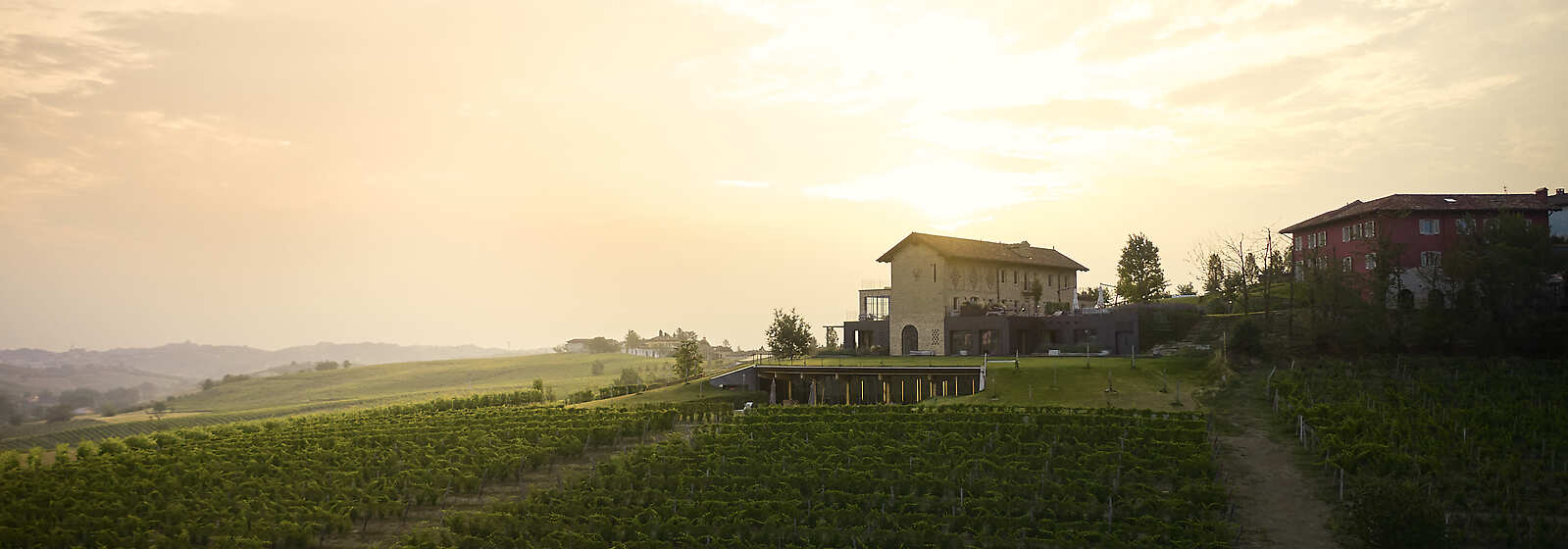Le Marne Relais Exterior and Vineyard