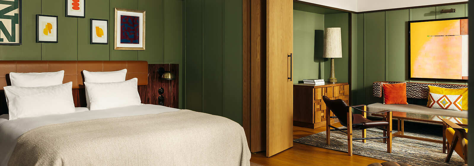 Deluxe Junior Suite Guestroom