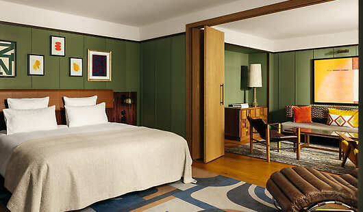 Deluxe Junior Suite Guestroom