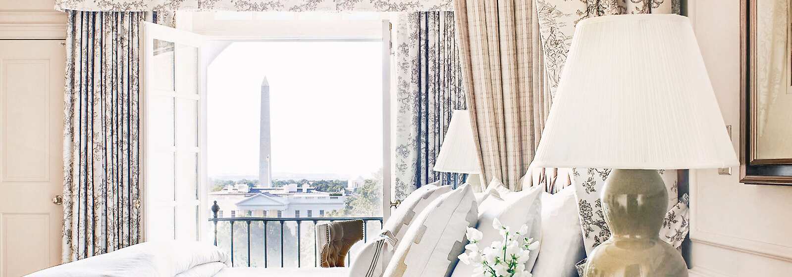Luxury White House view room