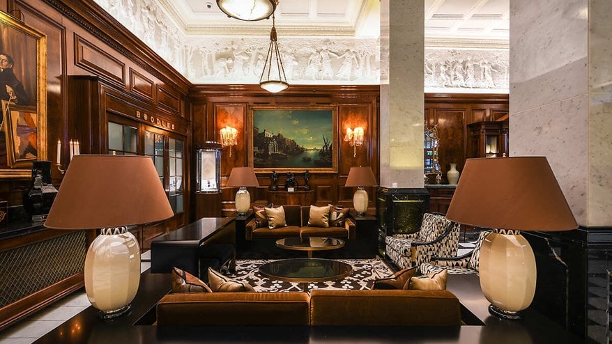 Sitting space with velvet and sconces